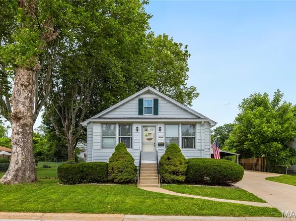 3655 Long Dr, Saint Ann, MO 63074