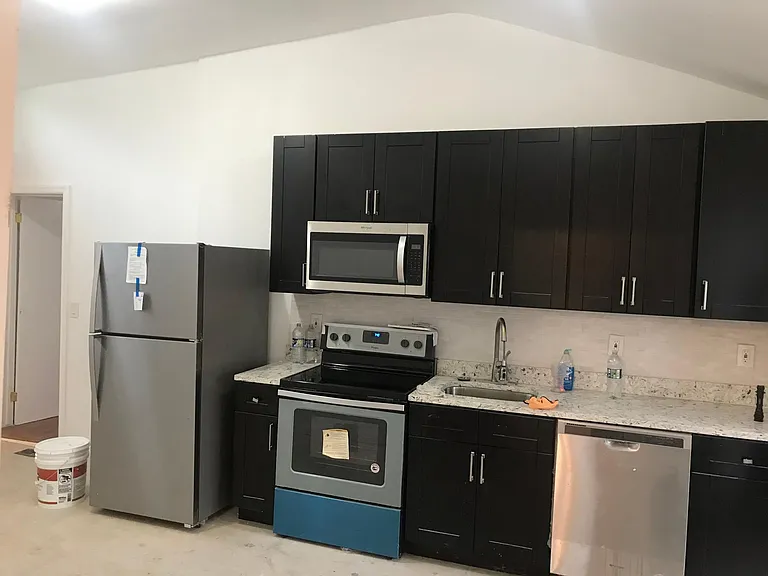 2214 Allenwood Rd — Photo 4