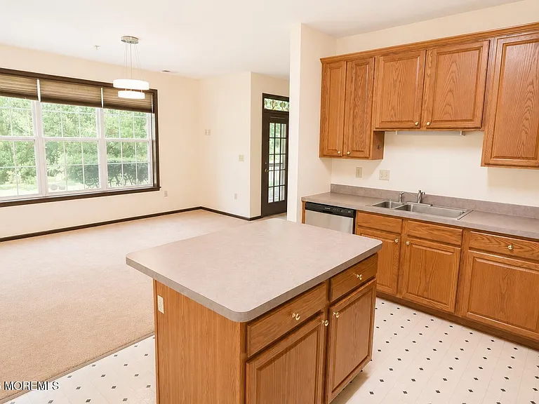526 Saint Andrews Pl — Photo 16