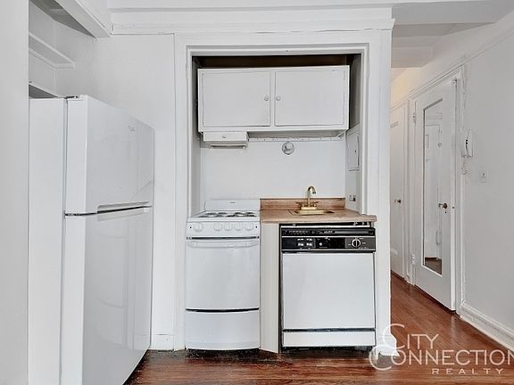 4th image of 320 E 42nd St APT 1804