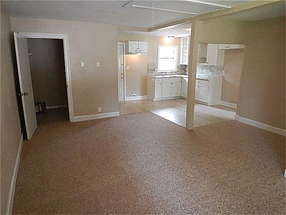 3rd image of 6511 Lyndhurst Dr