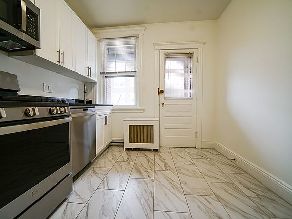 5th image of 58 Selkirk Rd APT 12