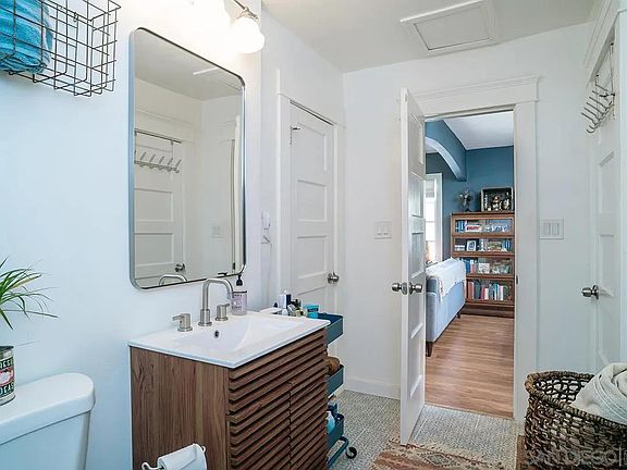 5th image of 3175 Lincoln Ave