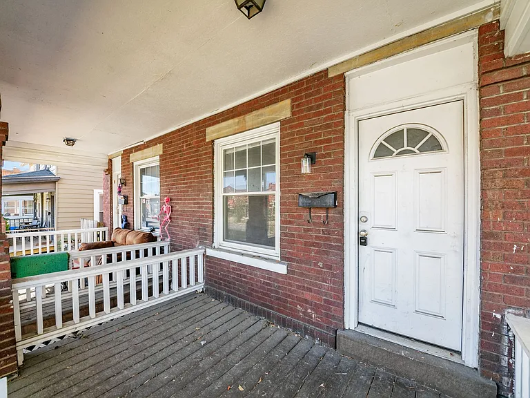 2245 Summit St #2 — Photo 9