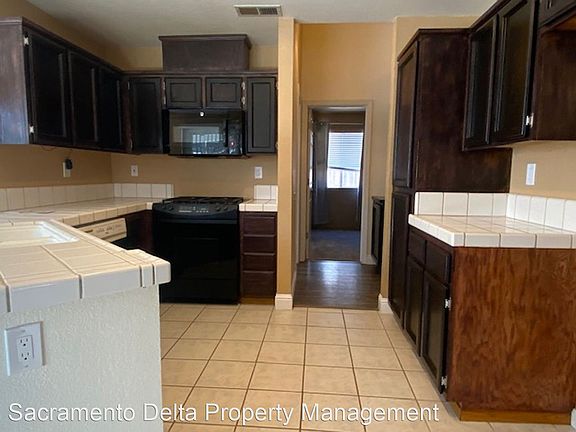 5th image of 4942 Fan Wood Way