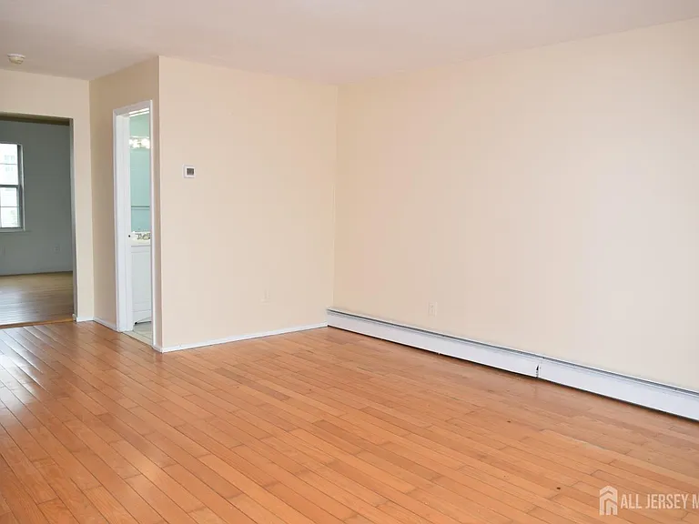 31 Larch St — Photo 12