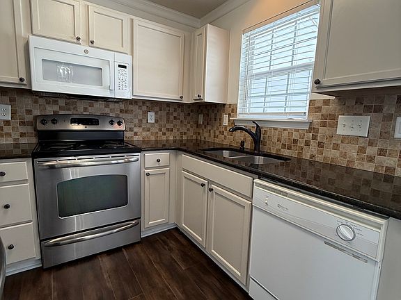 5th image of 109 Forester St