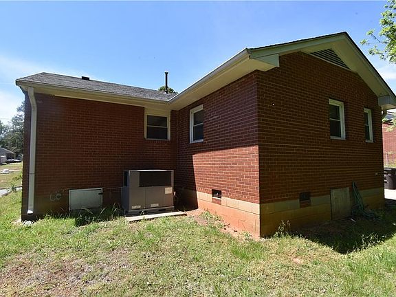 4th image of 2301 Douglas Hill Dr