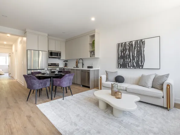 60 Cannon Rd #2, Toronto, ON M8Y 1S1