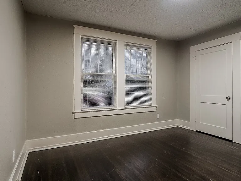 438476_028_bedroom_13469757.jpg