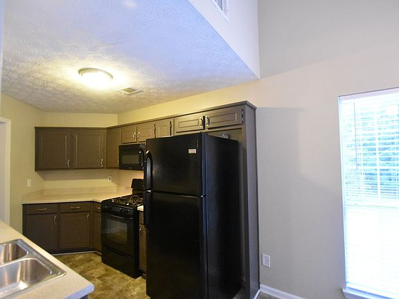3rd image of 424 Wendy Ct