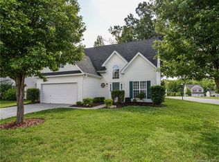 8316 Fox Swamp Rd, Charlotte, NC 28215