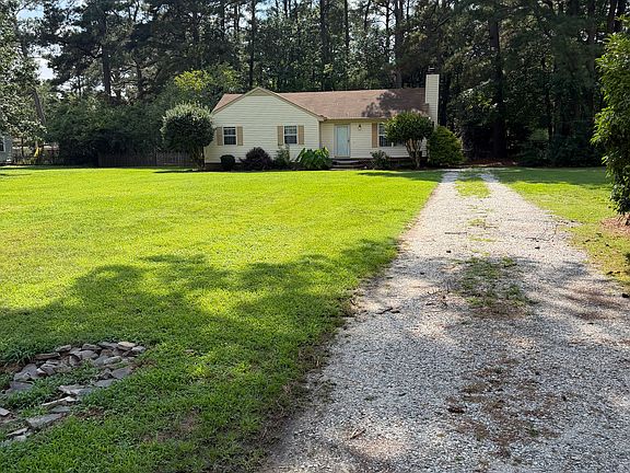 4th image of 18462 Cherry Grove Cir