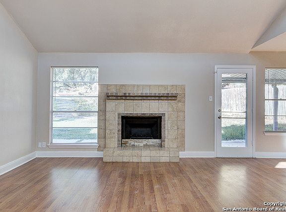4th image of 11443 Woollcott St