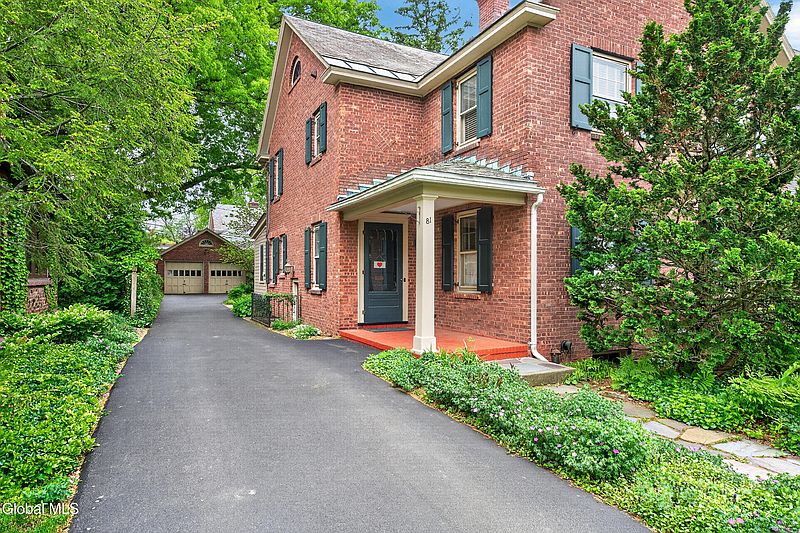 2nd image of 81 Brookline Avenue