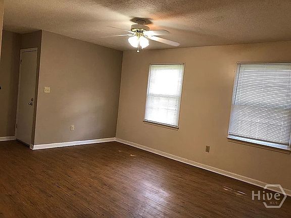 3rd image of 370 Jockey Club Dr