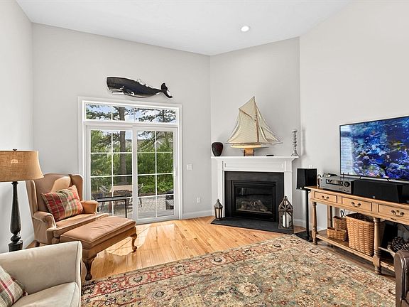 4th image of 24 Meadowbrook Dr