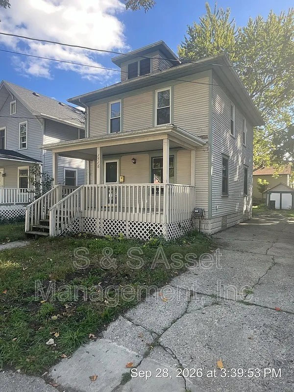 3 bed, 1.5 bath, 1280 sqft, $1,600 — Photo 2