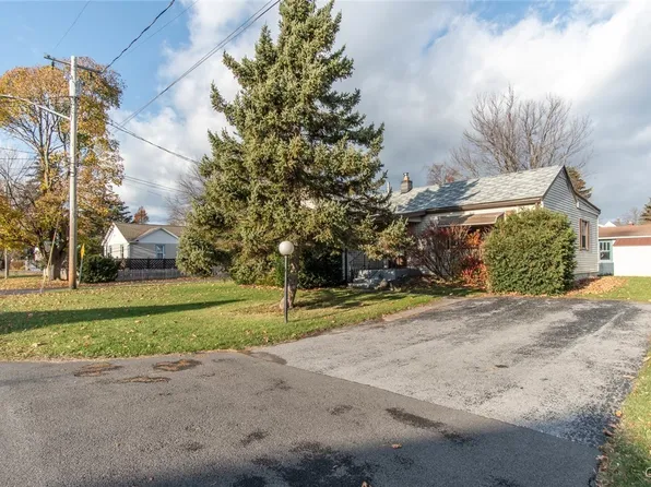 111 E Washington St, Sackets Harbor, NY 13685