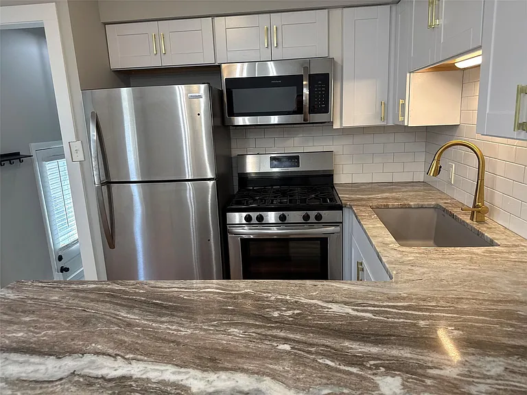 252 N Harvey St #1 — Photo 11