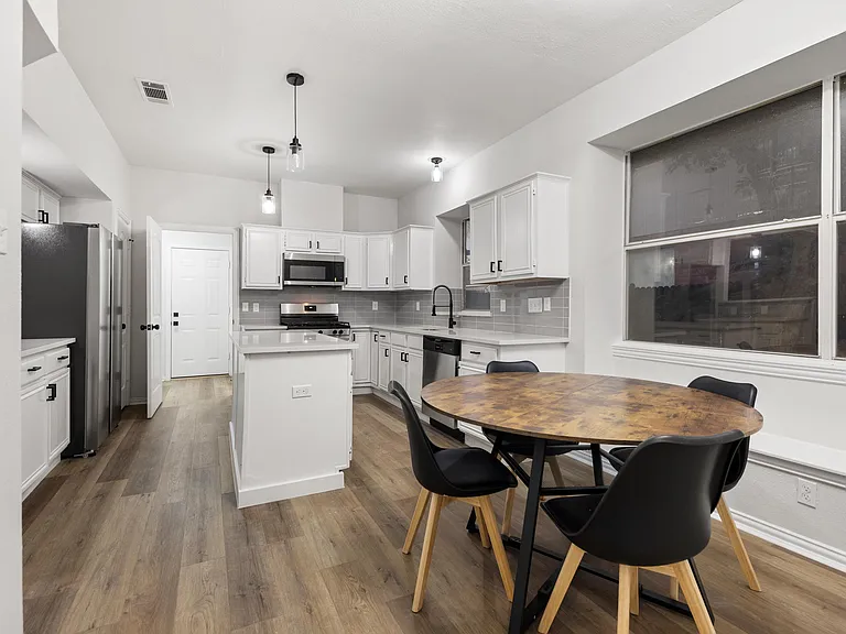 Baccarat Dr — Photo 10