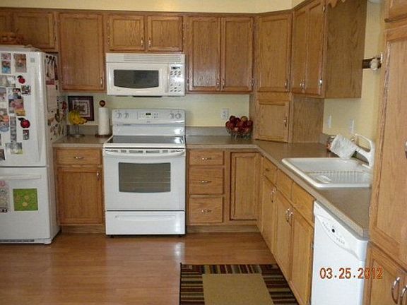 2nd image of 1405 Edgewood Dr #P