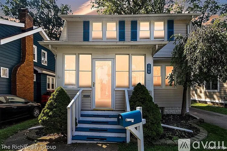 506 Gardenia Ave photo 1