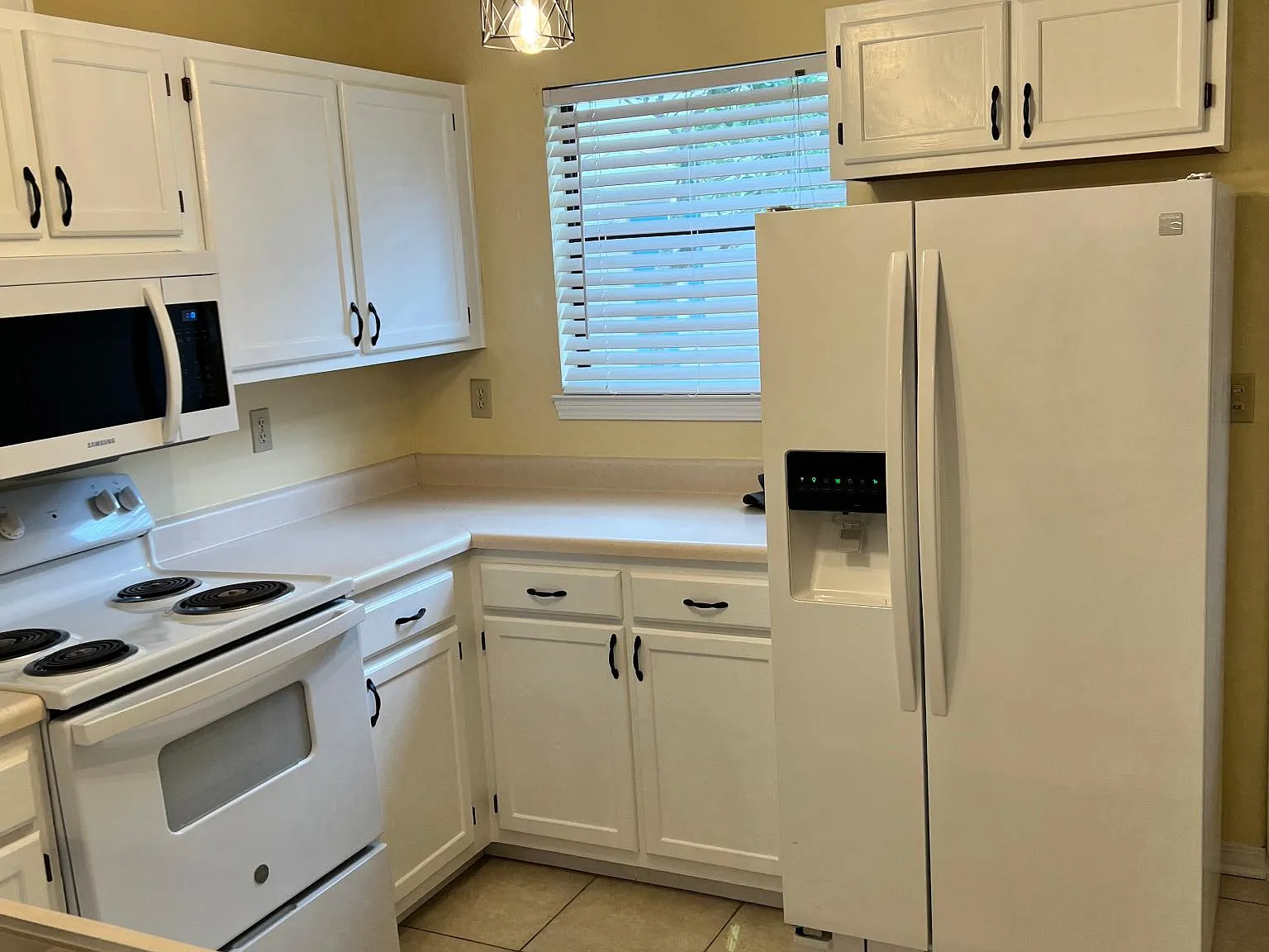 2 bed, 1.5 bath, 1040 sqft, $1,700 — Photo 2