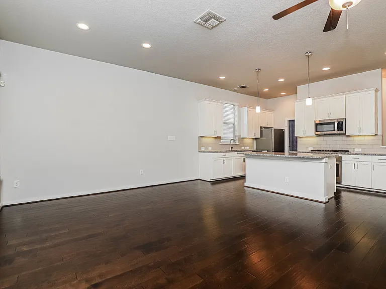 3831 Harry Wurzbach Rd #6 — Photo 17