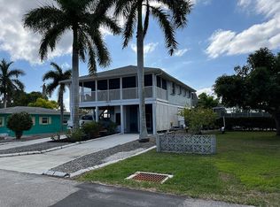 2507 Bayshore Dr, Matlacha, FL 33993