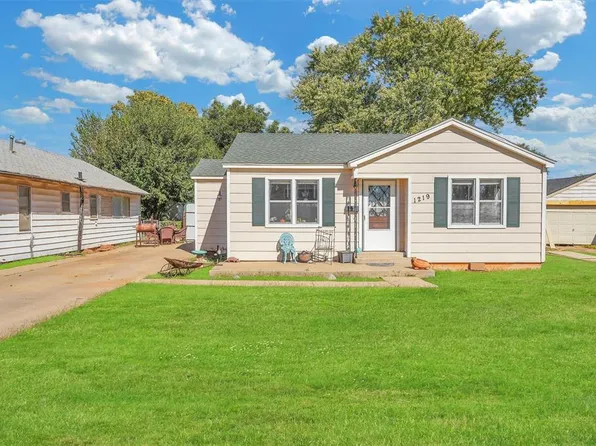 1219 W 6th St, Elk City, OK 73644