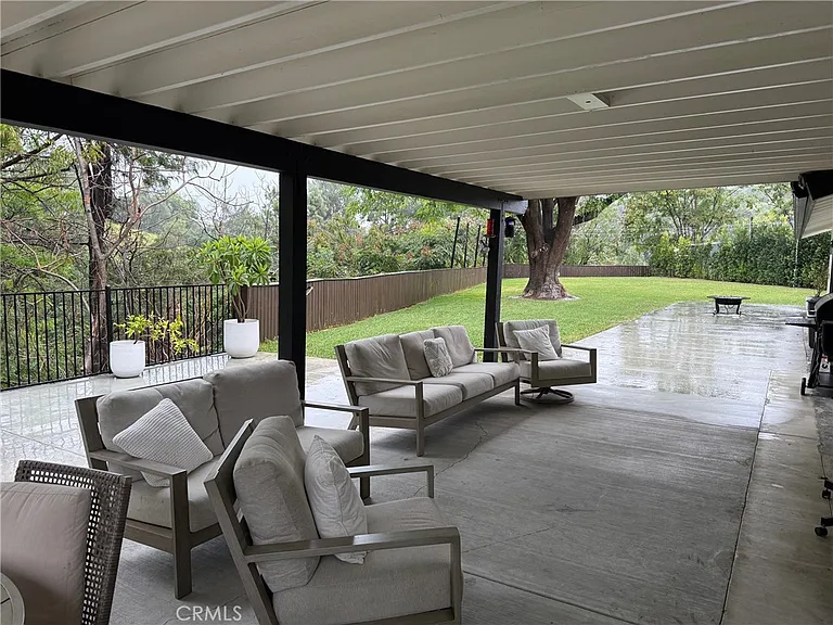 1530 Robin Way — Photo 25