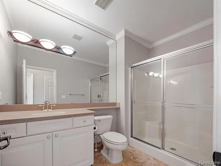 502 Graten St — Photo 14