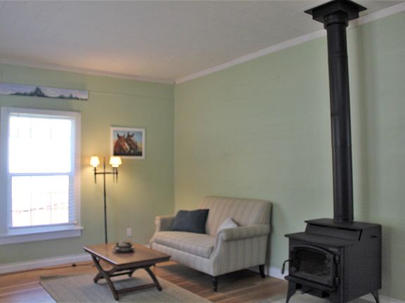 4th image of 552 N California Ave