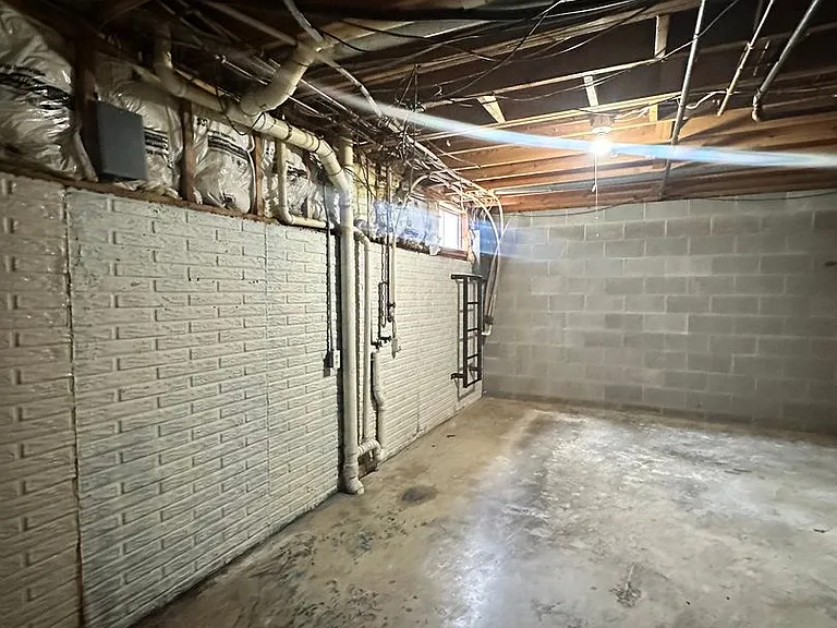 1707 E Walnut Lawn St — Photo 11