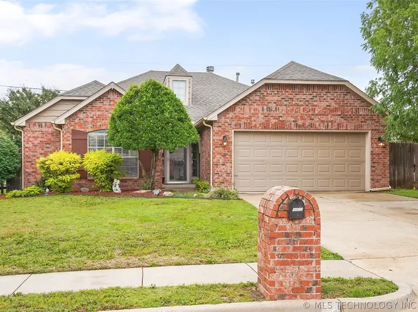 5303 Barr Dr, Sand Springs, OK 74063