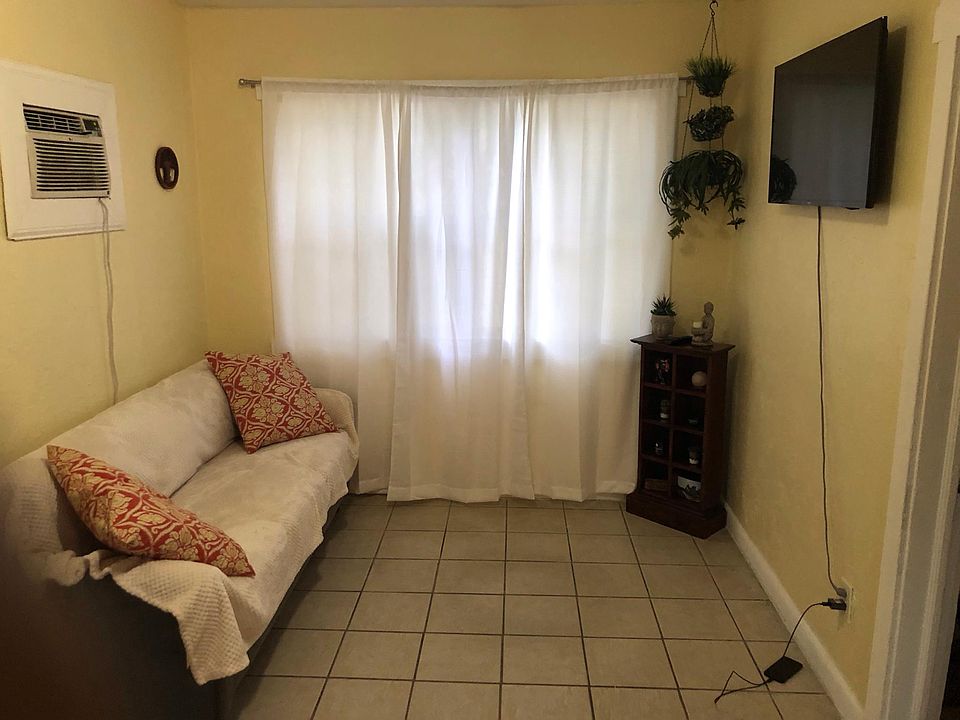 2nd image of 527 39th St #B