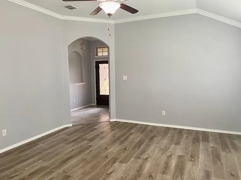 279 Oxford Dr — Photo 3