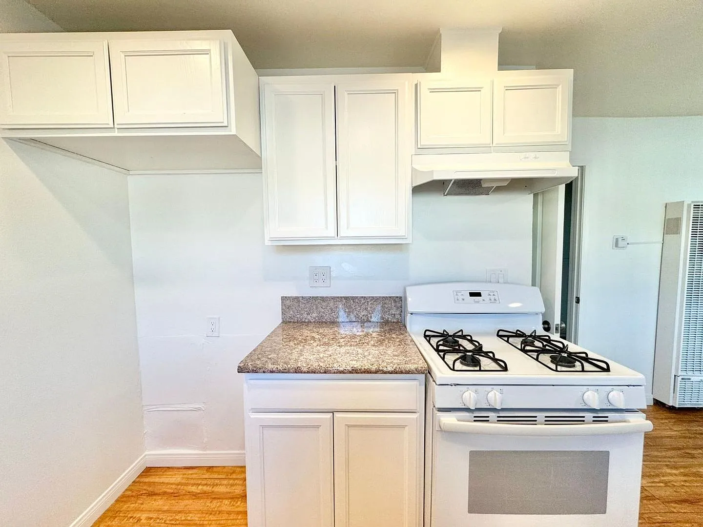 Huntington Clay Apartments — Photo 4