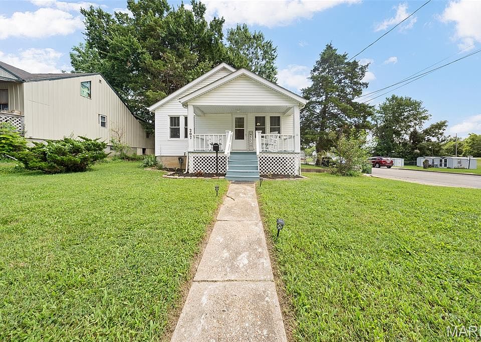 1st image of 207 S Olive St