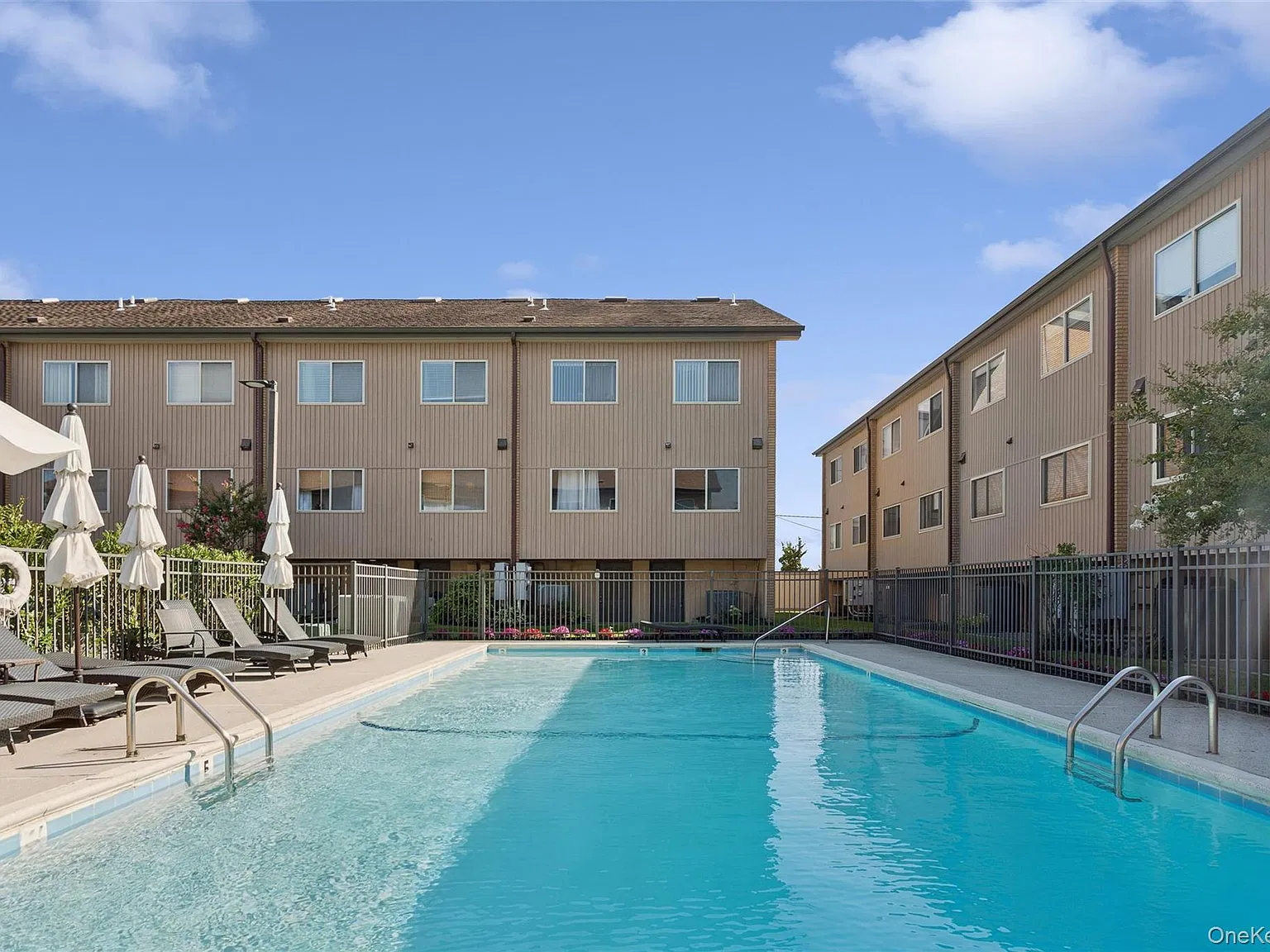 2 bed, 1.5 bath, 1032 sqft, $5,250 — Photo 2