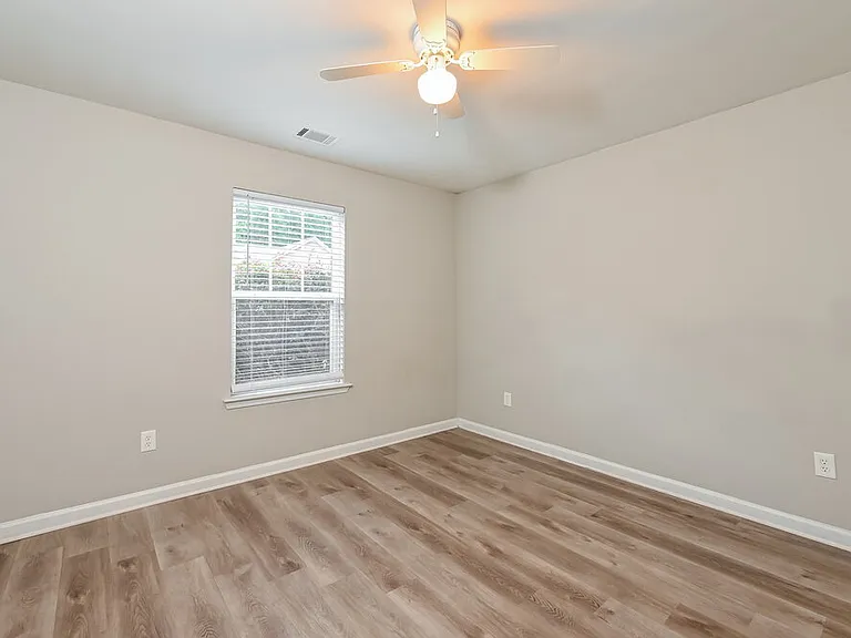 505 Walnut Woods Dr — Photo 12