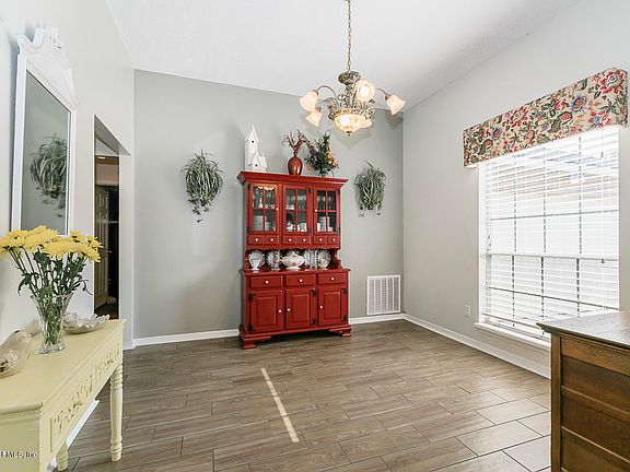 4th image of 292 Willow Green Dr