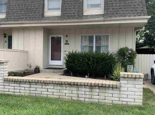 2652 SW Arrowhead Rd, Topeka, KS 66614