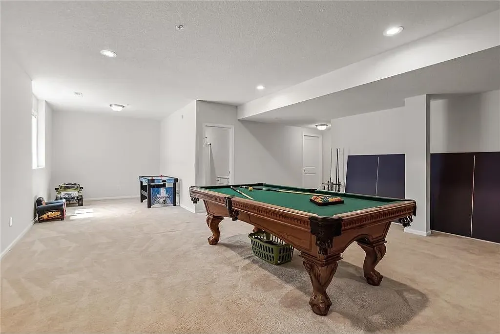 5 bed, 4500 sqft, $4,200 — Photo 4