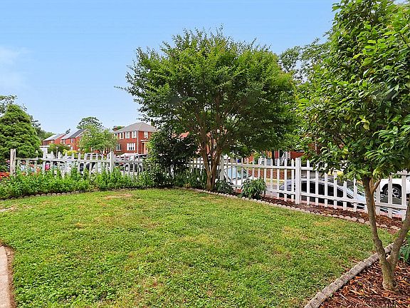 2nd image of 2744 S Uhle St