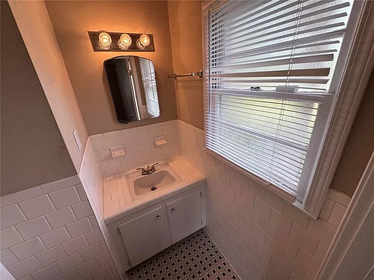 5855 Woodvale Dr — Photo 15