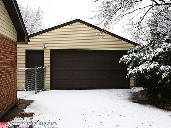 2nd image of 2221 Sheffield Pl