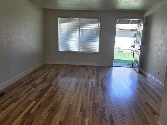 3rd image of 300 Shafer Ln #I3