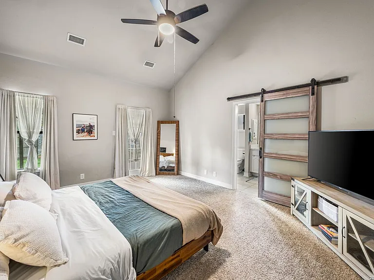 2330 Encino Point — Photo 13